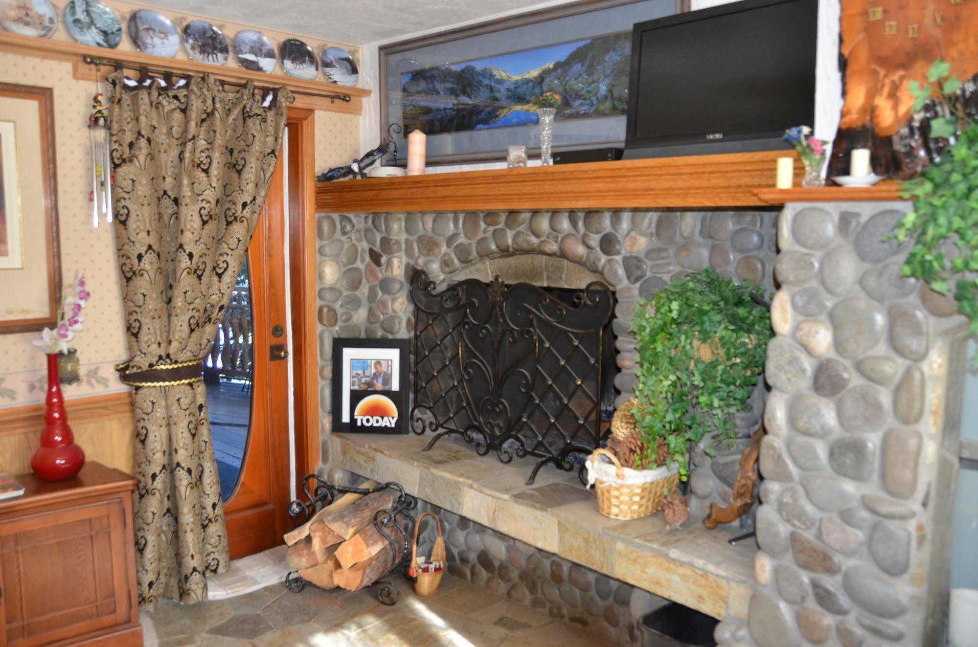 Where Eagles Fly Bed & Breakfast Elk Point Экстерьер фото